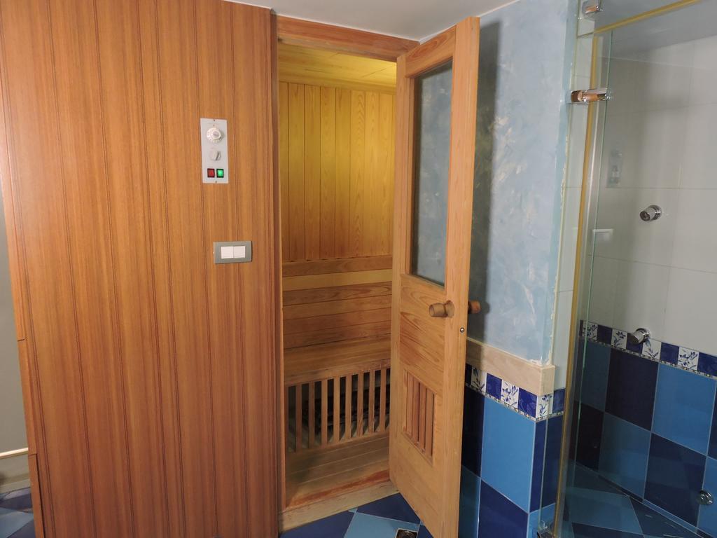 Edinburgh Motel Tainan Exterior photo