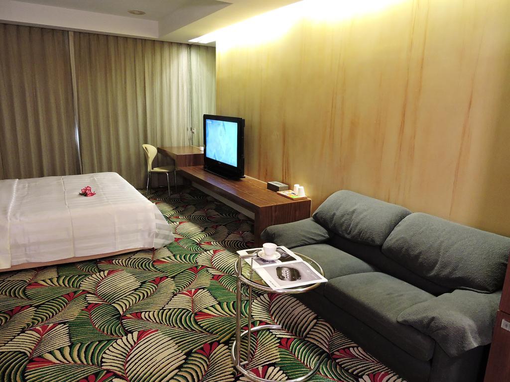 Edinburgh Motel Tainan Exterior photo