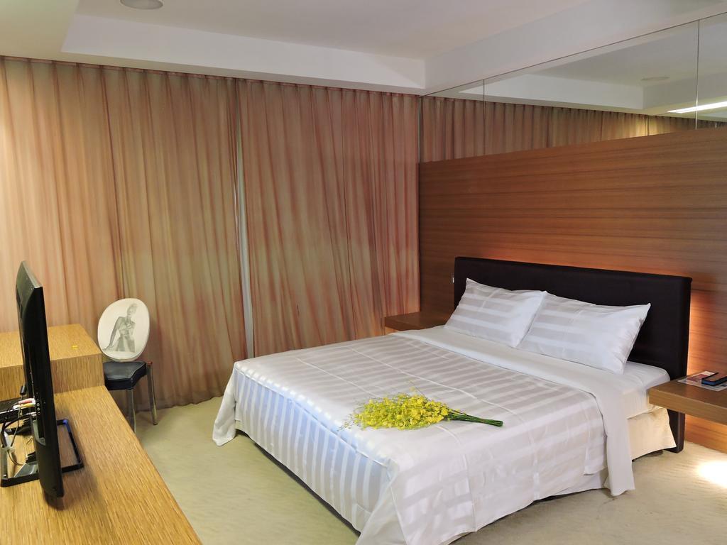 Edinburgh Motel Tainan Exterior photo