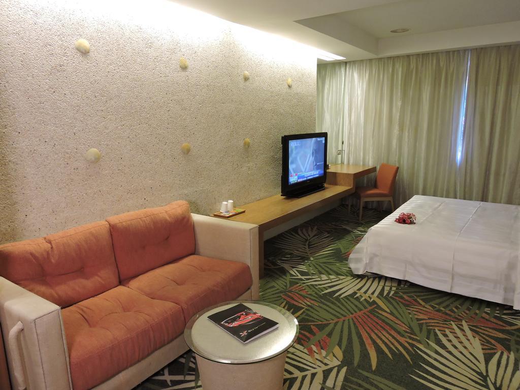 Edinburgh Motel Tainan Exterior photo