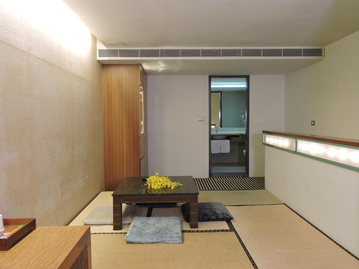 Edinburgh Motel Tainan Exterior photo
