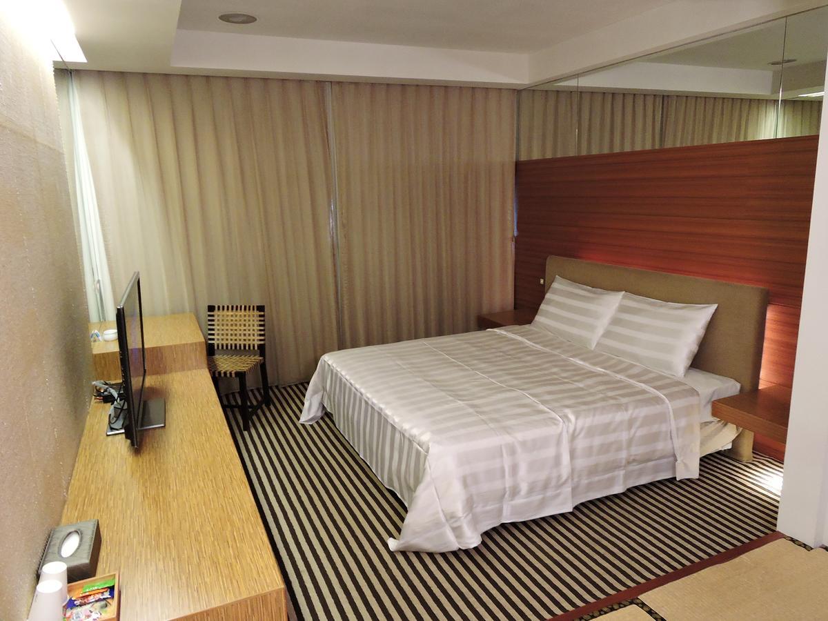 Edinburgh Motel Tainan Exterior photo