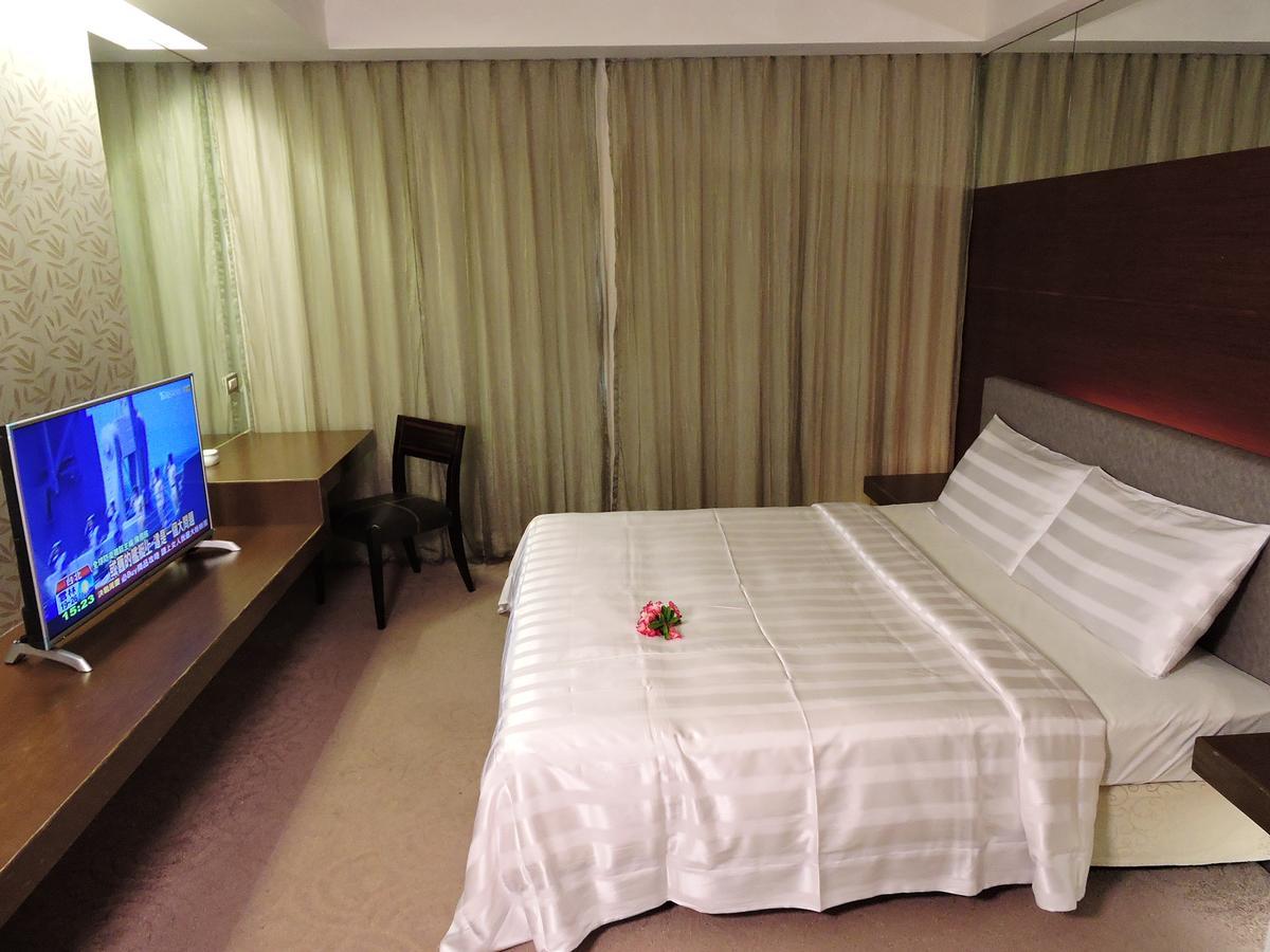Edinburgh Motel Tainan Exterior photo