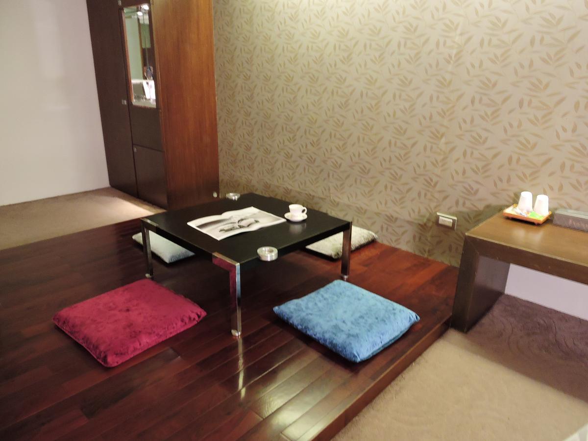 Edinburgh Motel Tainan Exterior photo