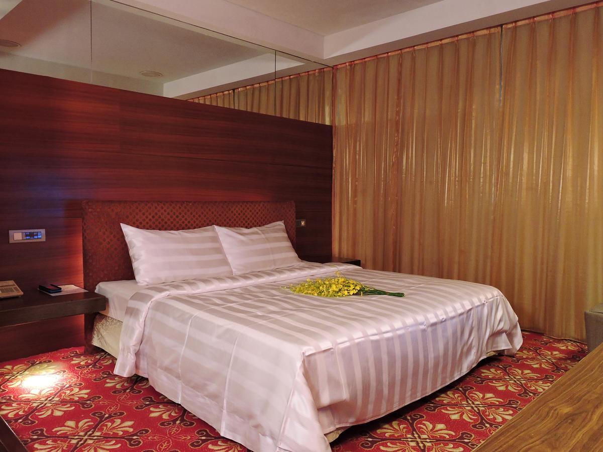 Edinburgh Motel Tainan Exterior photo