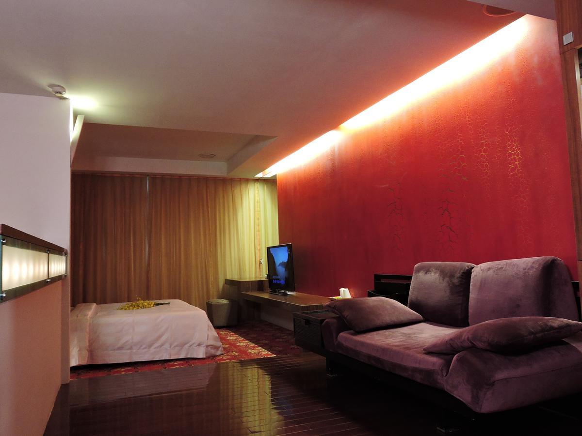Edinburgh Motel Tainan Exterior photo