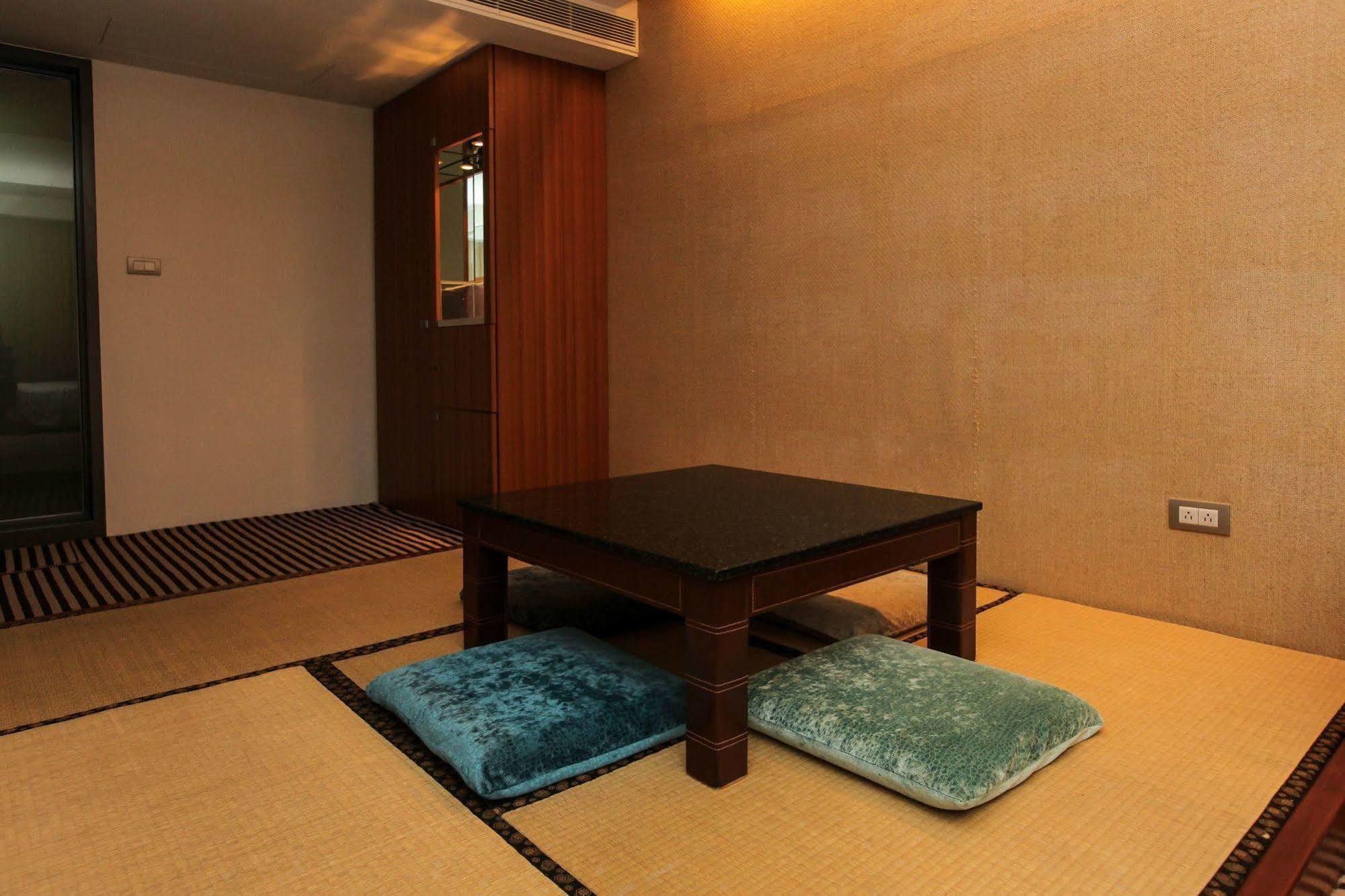 Edinburgh Motel Tainan Exterior photo