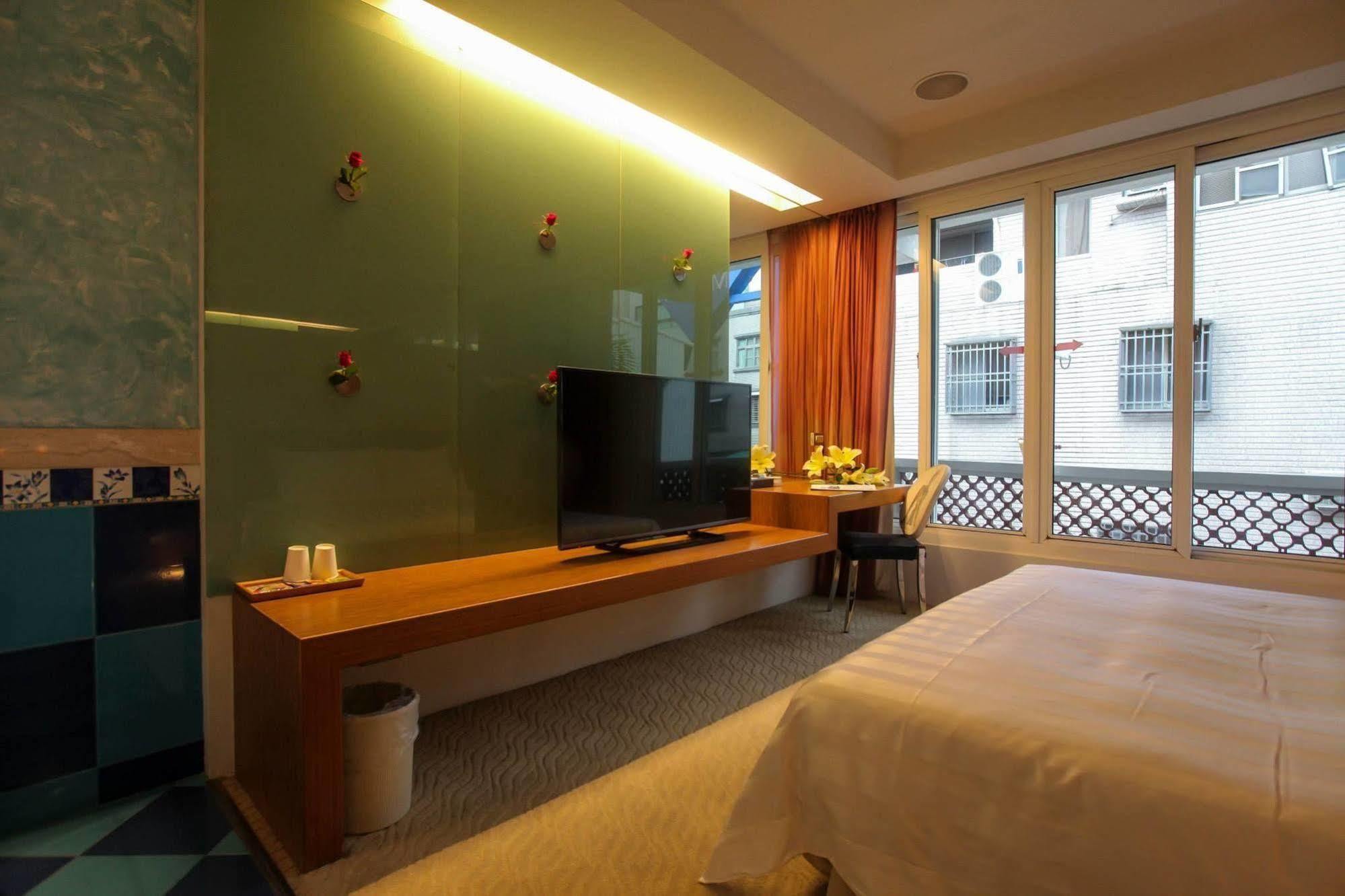 Edinburgh Motel Tainan Exterior photo